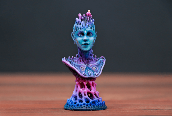 3D-printad figur i flerfärg – visar hög detaljnivå och designfrihet med additiv tillverkning