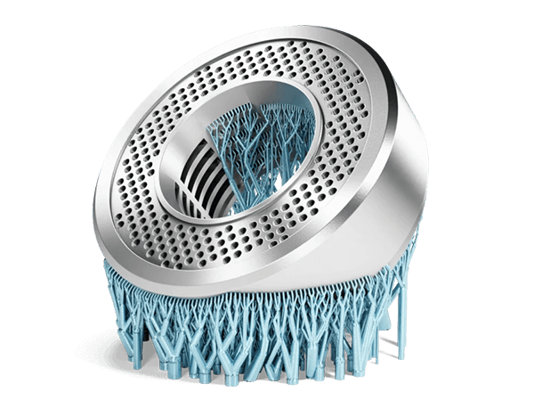 Visualisering av en 3D-modell i 3DXpert-programvaran med stödstrukturer och byggplattform för additiv tillverkning.