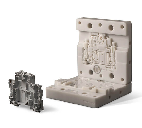 3D-printad formverktyg i Somos PerFORM – hög temperaturbeständighet och styvhet för formsprutning och komposittillverkning.