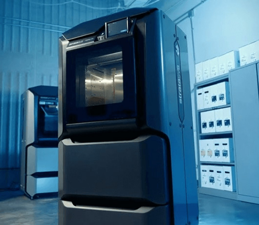 Industriell 3D-skrivare från Stratasys – additiv tillverkning i produktionsmiljö